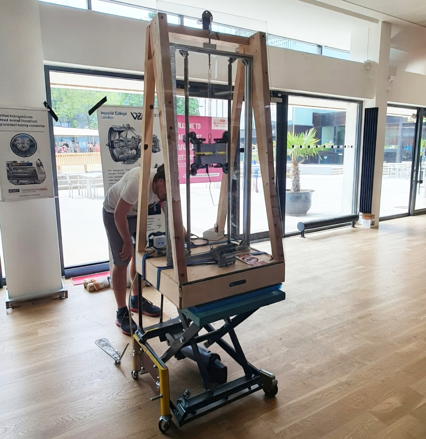 Single degree of freedom vibration demonstrator