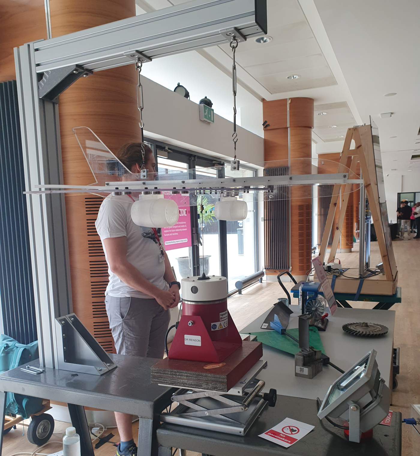 Aircraft vibration demonstrator